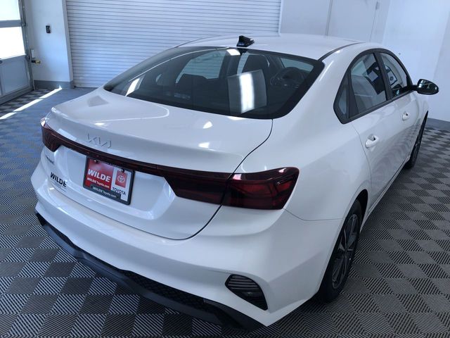 Vehicle image 10 of 35