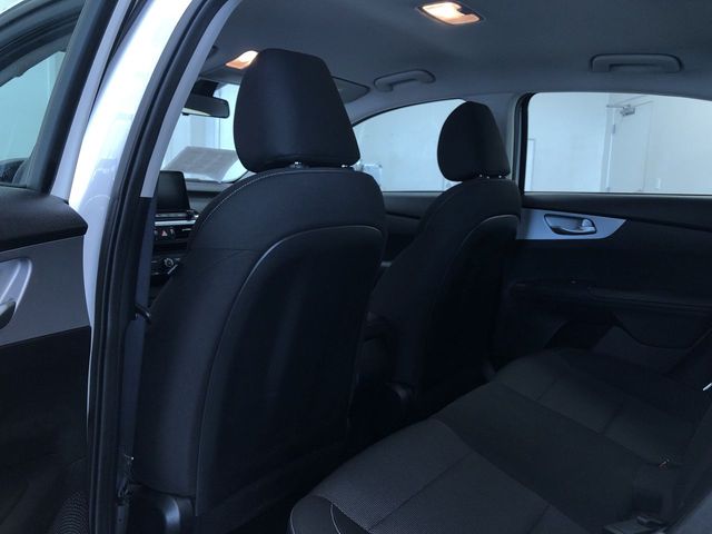 Vehicle image 21 of 35