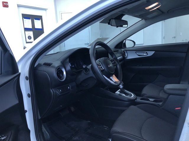Vehicle image 17 of 35