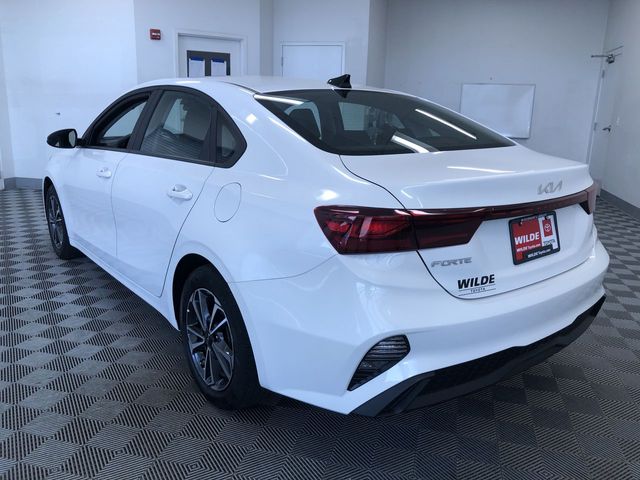 Vehicle image 13 of 35