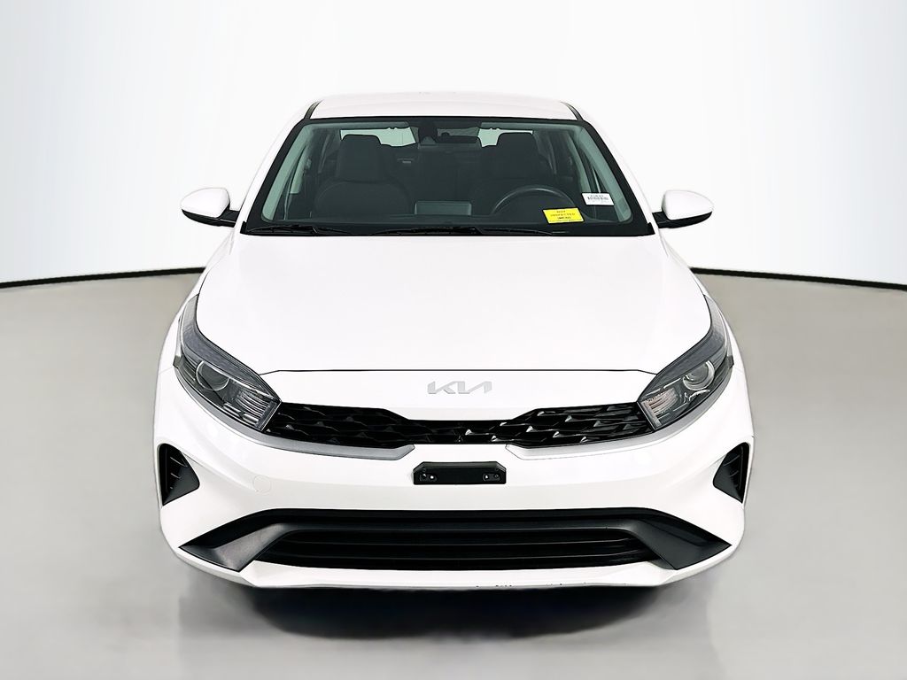 2024 Kia Forte LXS Image 2 of 33