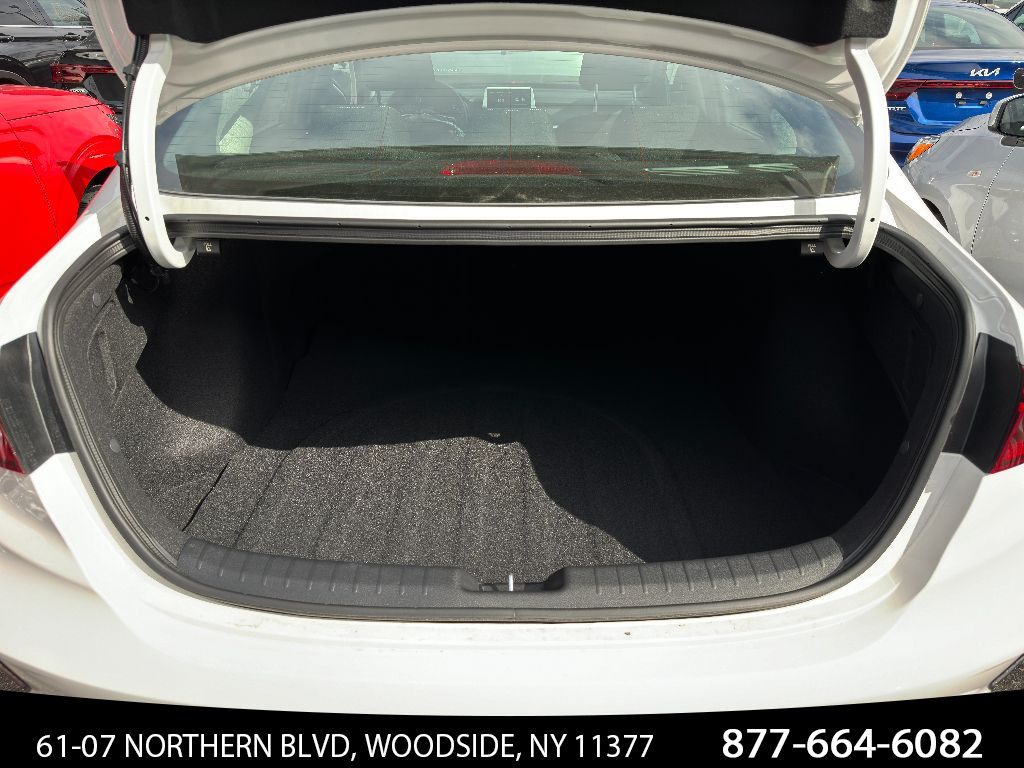Vehicle image 9 of 27