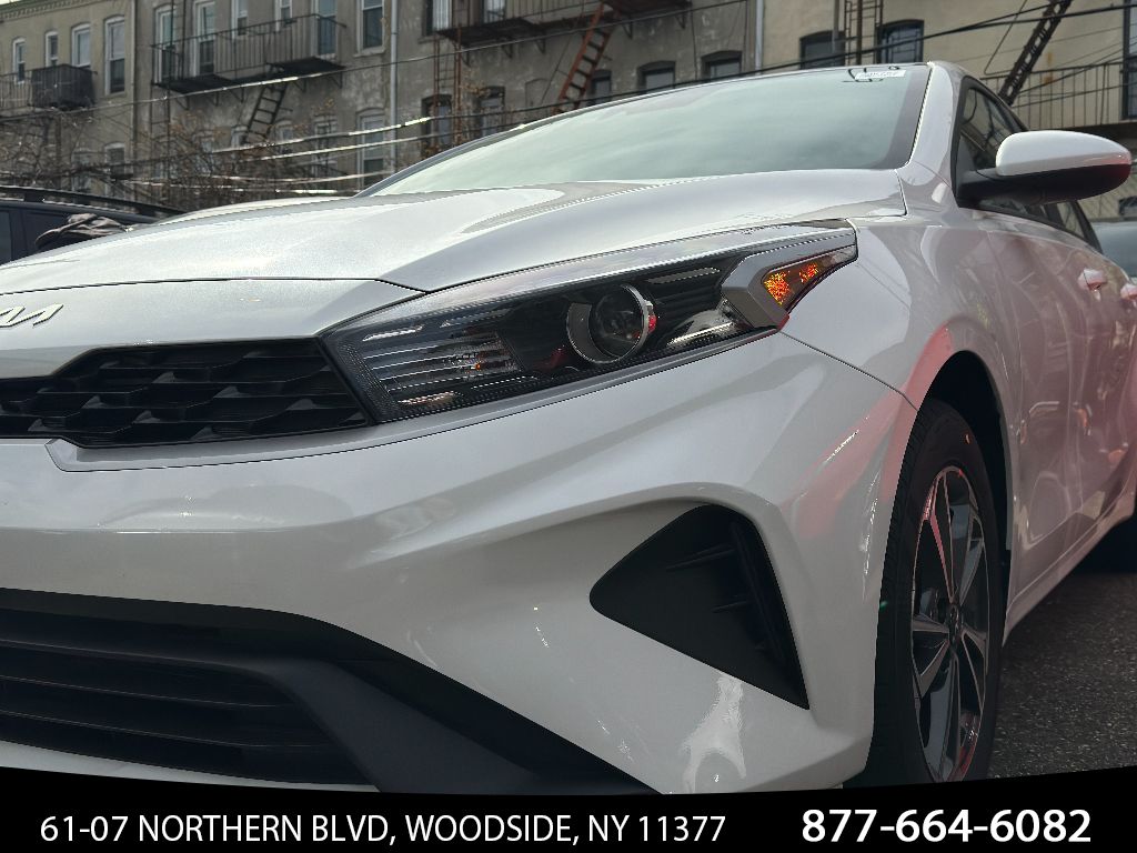 Vehicle image 11 of 27