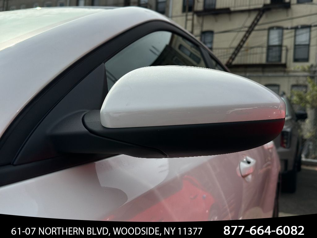 Vehicle image 13 of 27