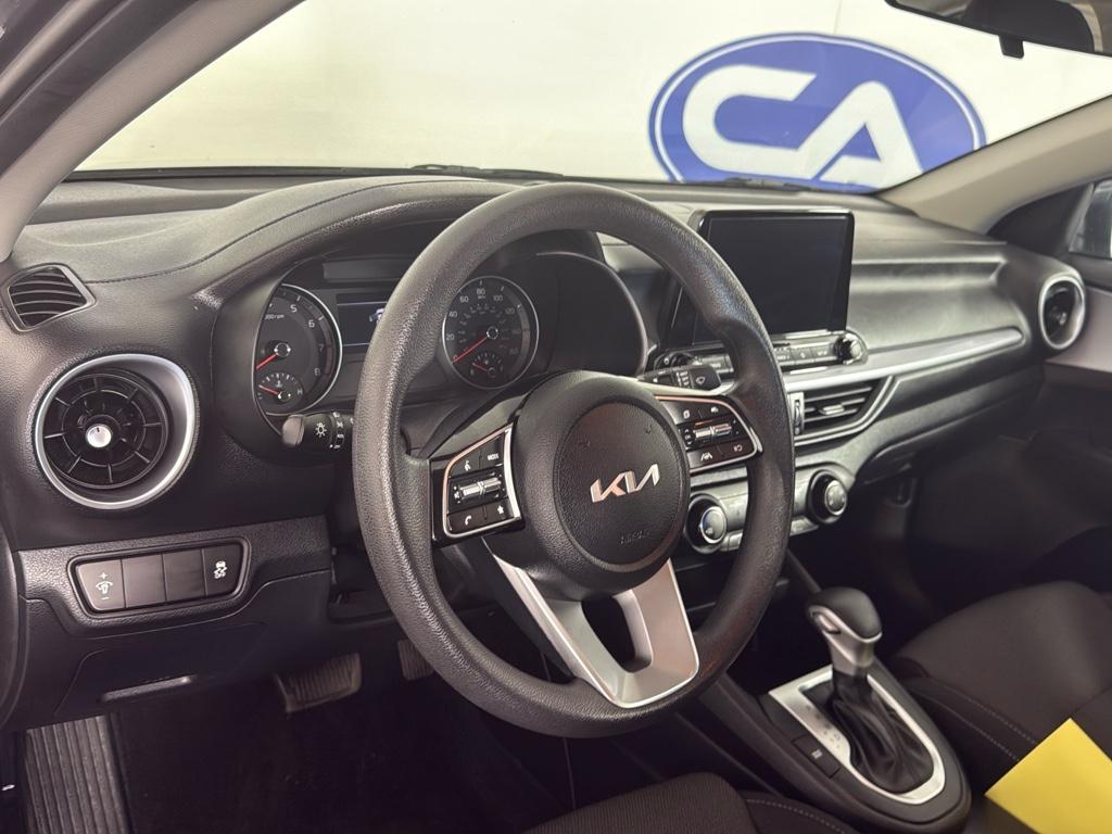 Vehicle image 17 of 28