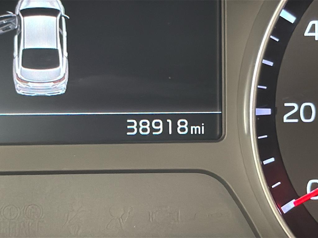 Vehicle image 25 of 28