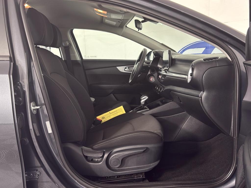 Vehicle image 12 of 28