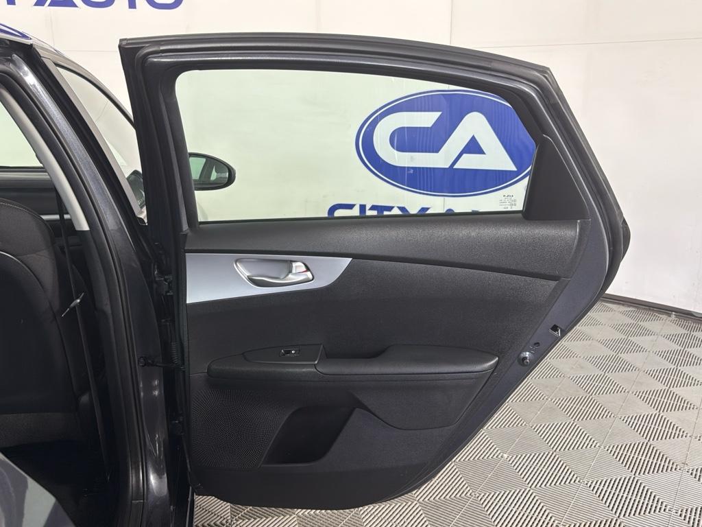 Vehicle image 15 of 28
