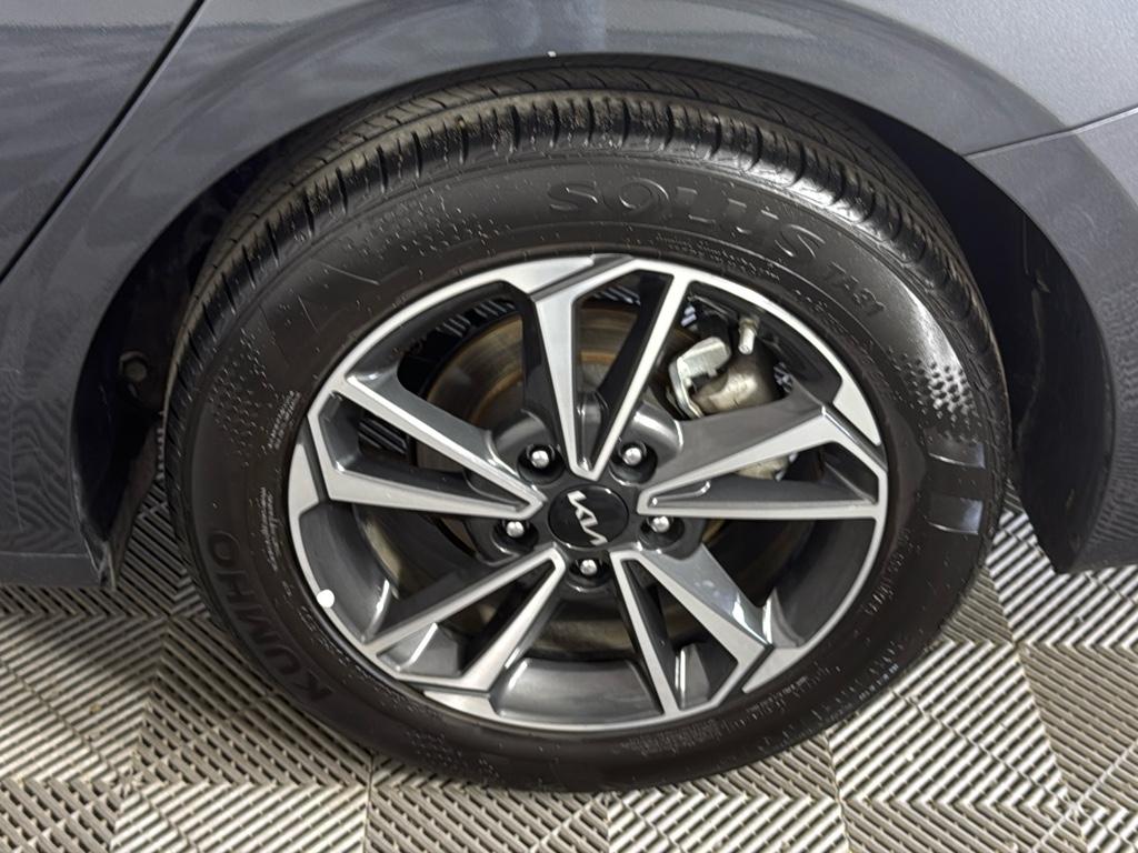 Vehicle image 9 of 28