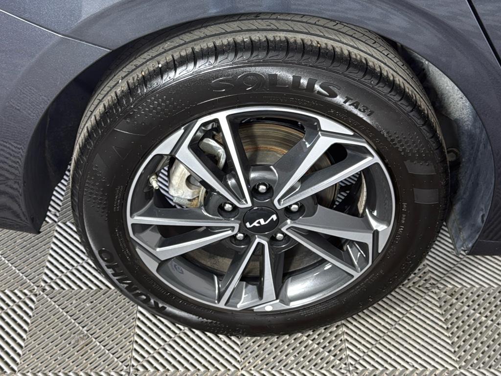 Vehicle image 8 of 28