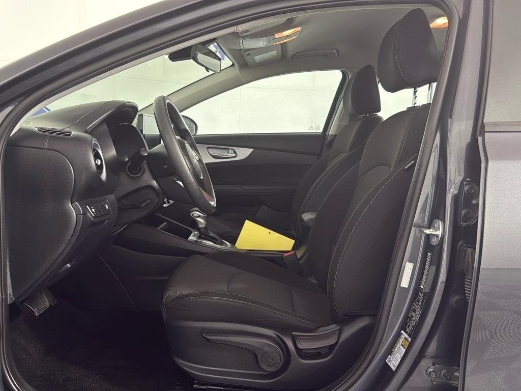 Vehicle image 16 of 28