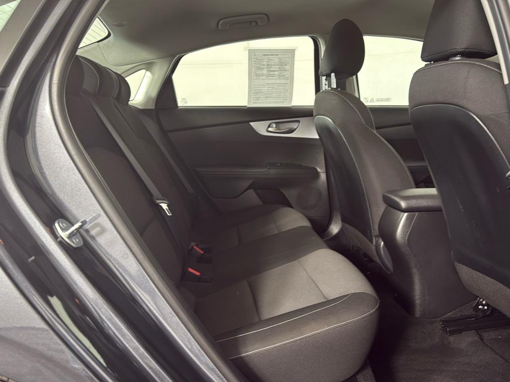 Vehicle image 14 of 28