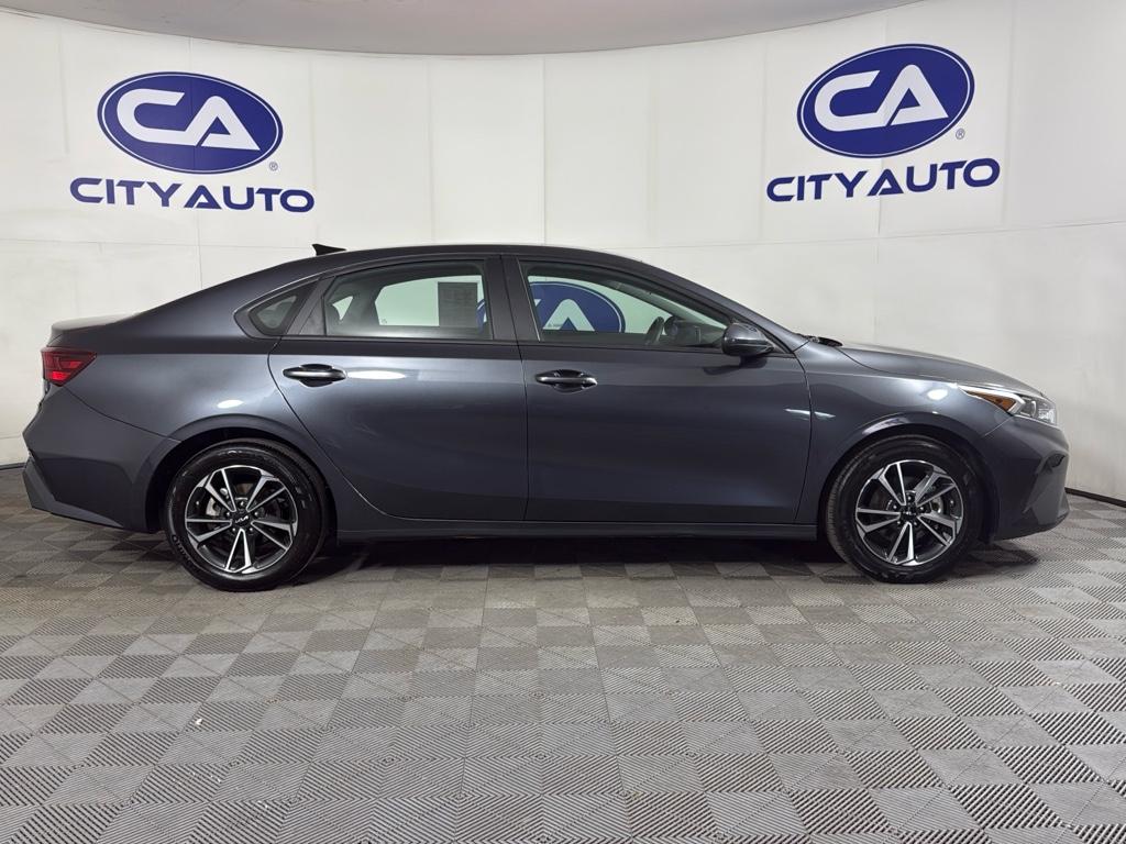 Vehicle image 4 of 28