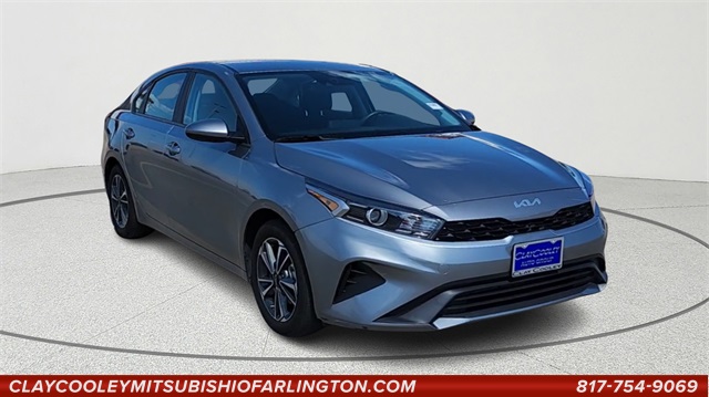 2024 Kia Forte LXS Image 3 of 34