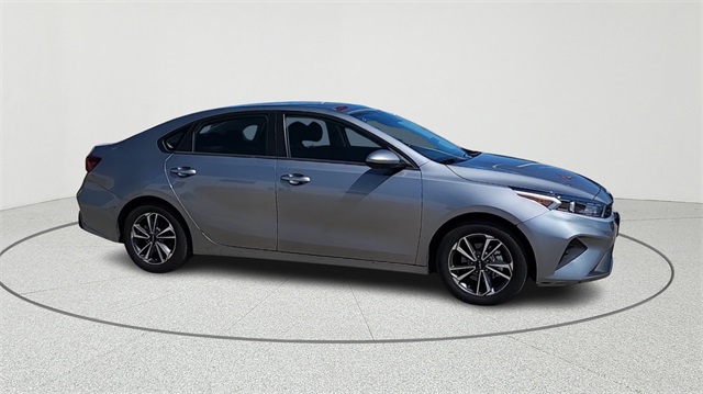 2024 Kia Forte LXS Image 2 of 34