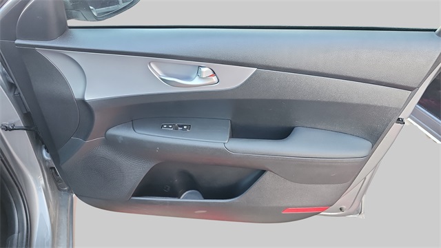 2024 Kia Forte LXS Image 24 of 34