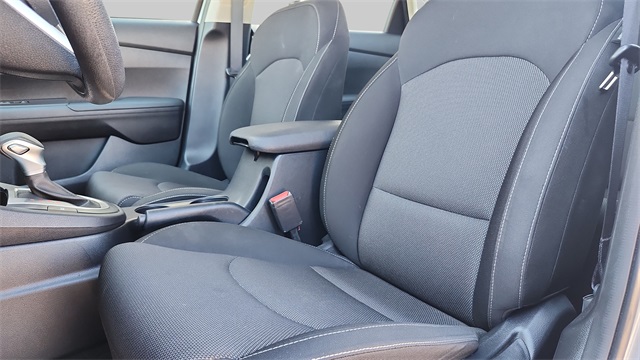 2024 Kia Forte LXS Image 12 of 34