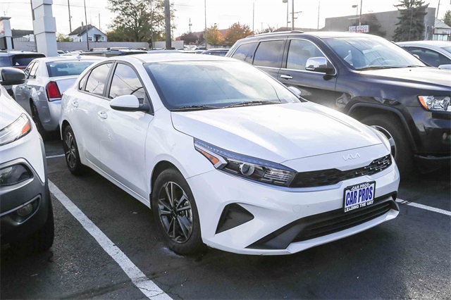 2024 Kia Forte LXS Image 4 of 12