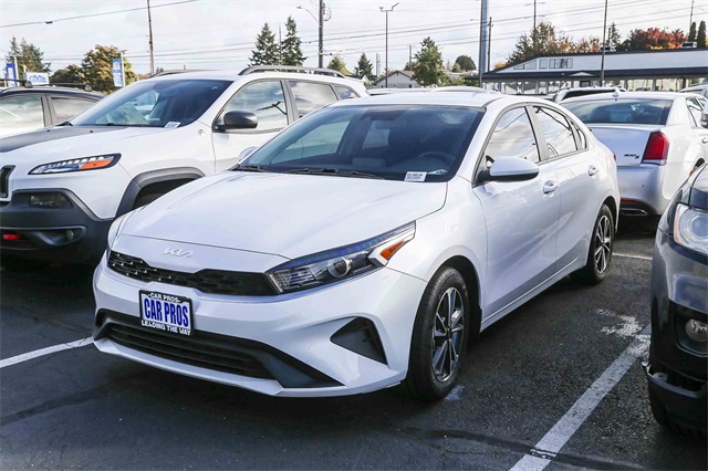 2024 Kia Forte LXS Image 3 of 12