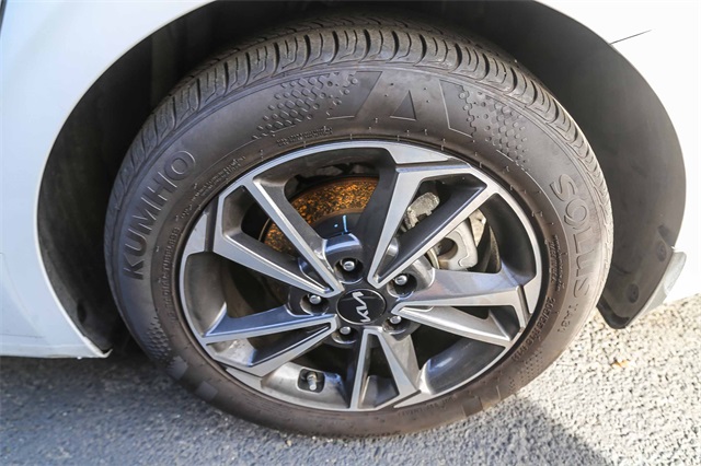 2024 Kia Forte LXS Image 8 of 12