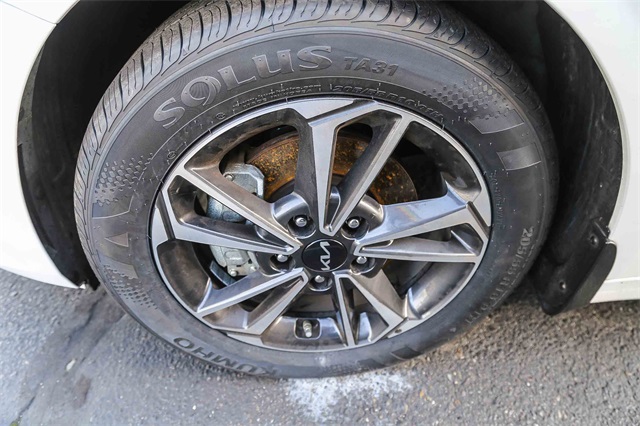 2024 Kia Forte LXS Image 7 of 12