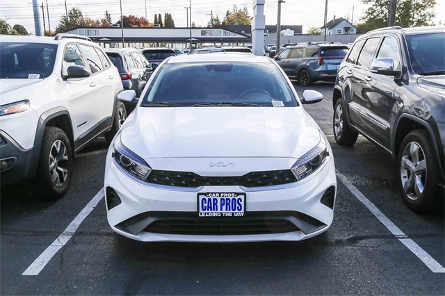 2024 Kia Forte LXS Image 2 of 12