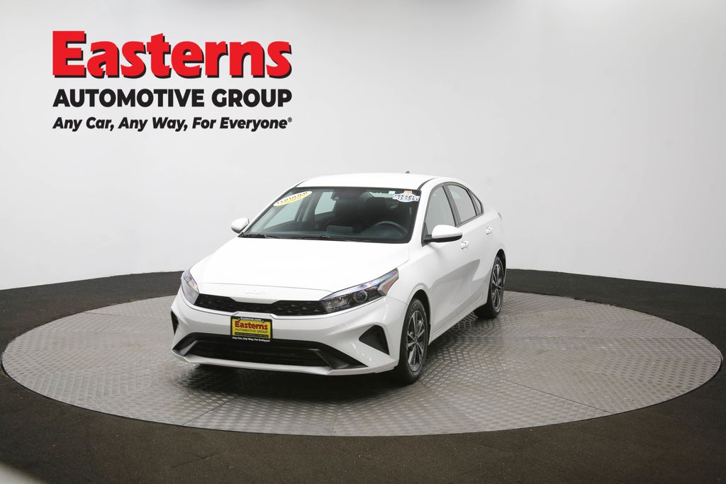 2024 Kia Forte LXS Image 2 of 63