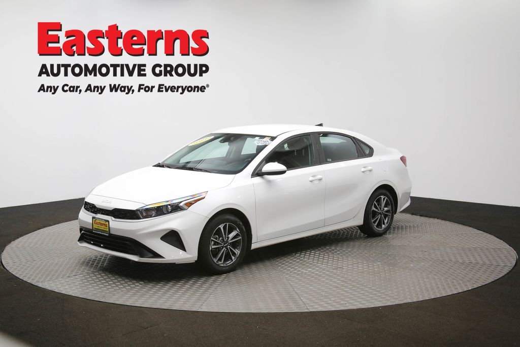 2024 Kia Forte LXS Image 3 of 63