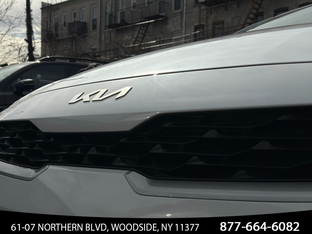 Vehicle image 10 of 27