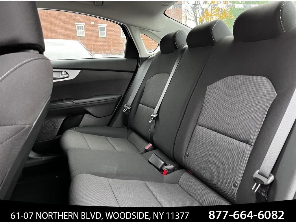 Vehicle image 22 of 27