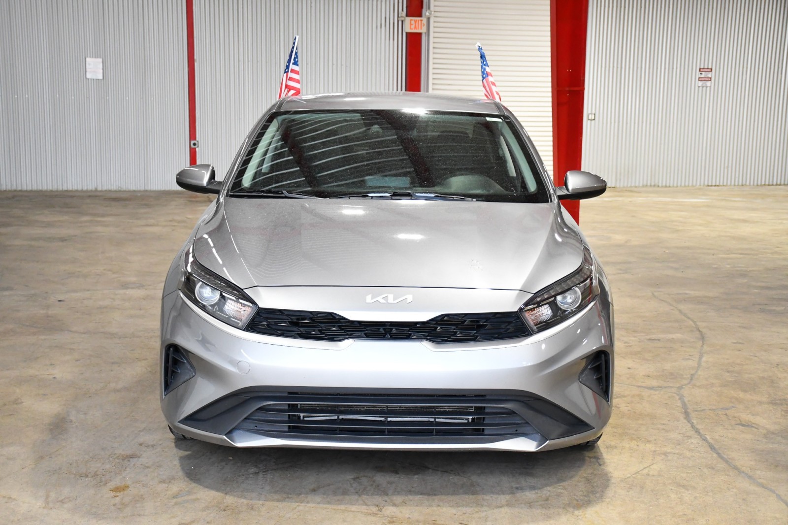 2024 Kia Forte LXS Image 2 of 30