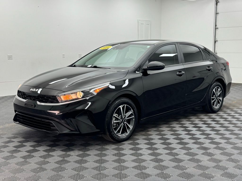 2024 Kia Forte LXS Image 1 of 34