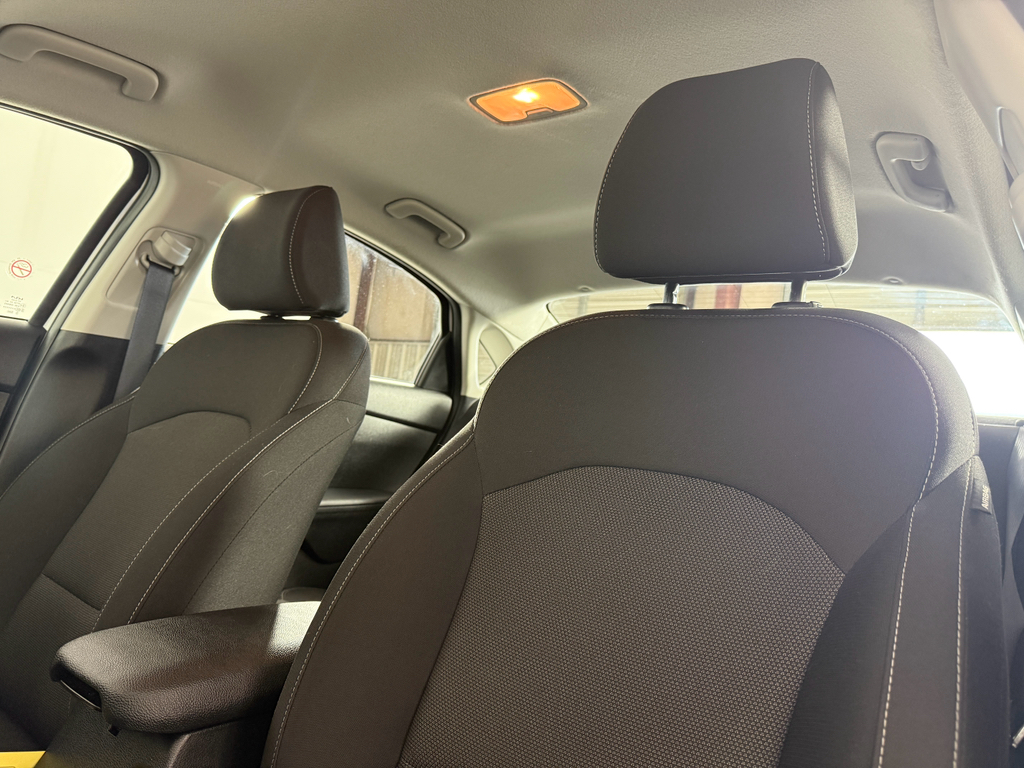 Vehicle image 21 of 25