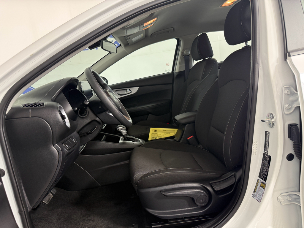 Vehicle image 18 of 25