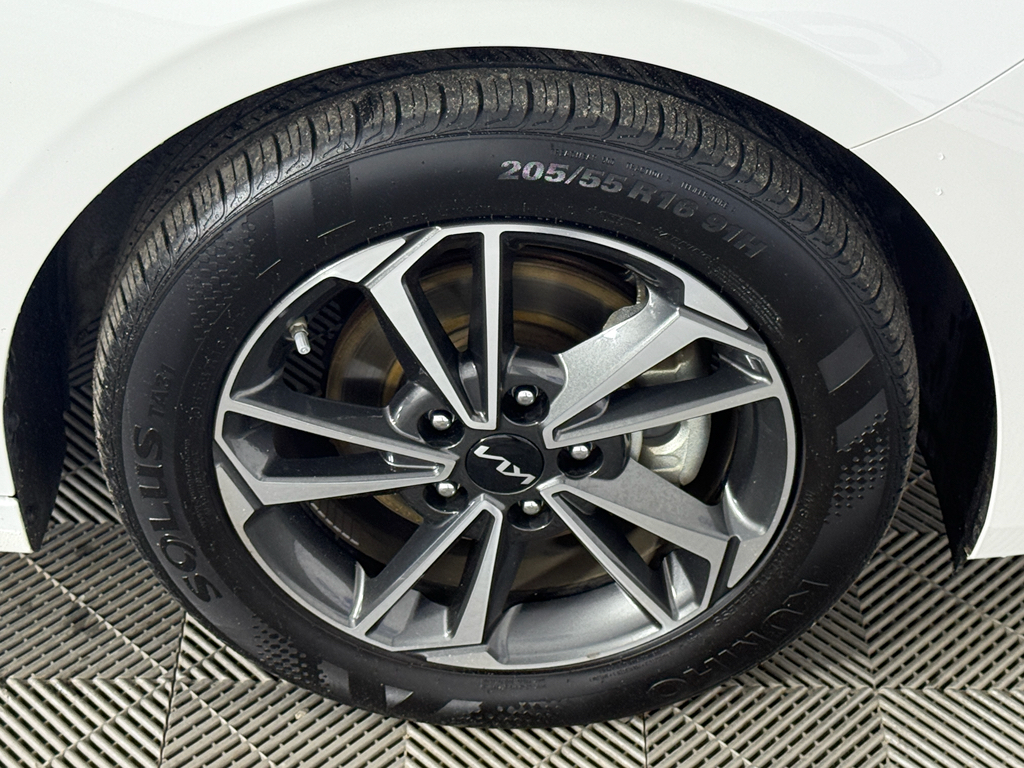 Vehicle image 13 of 25
