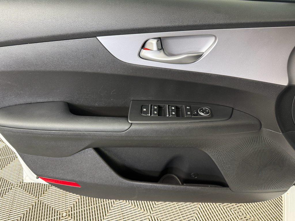 Vehicle image 20 of 25