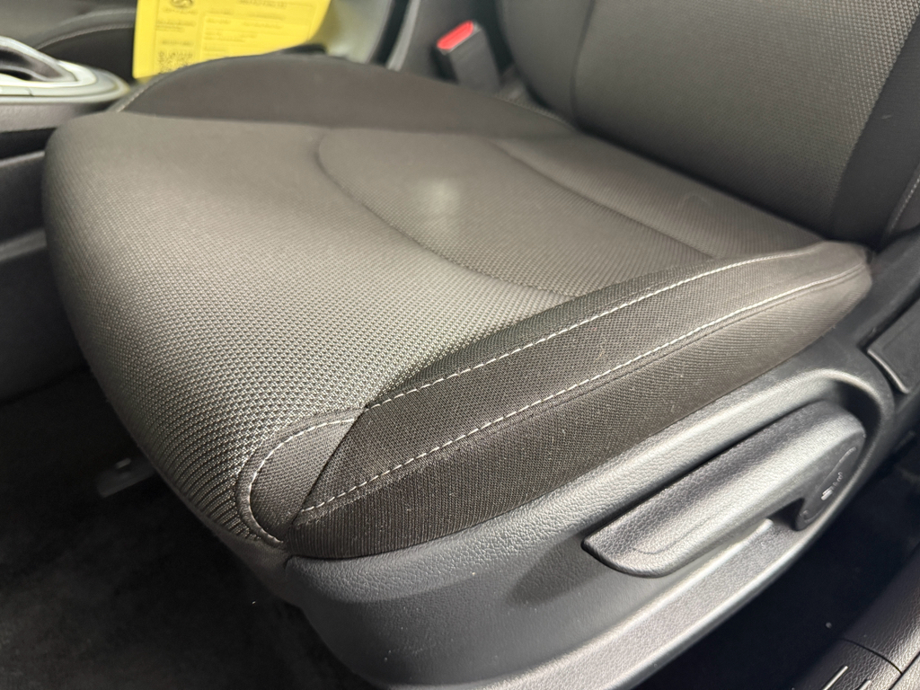 Vehicle image 16 of 25