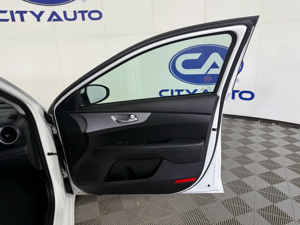 Vehicle image 11 of 25