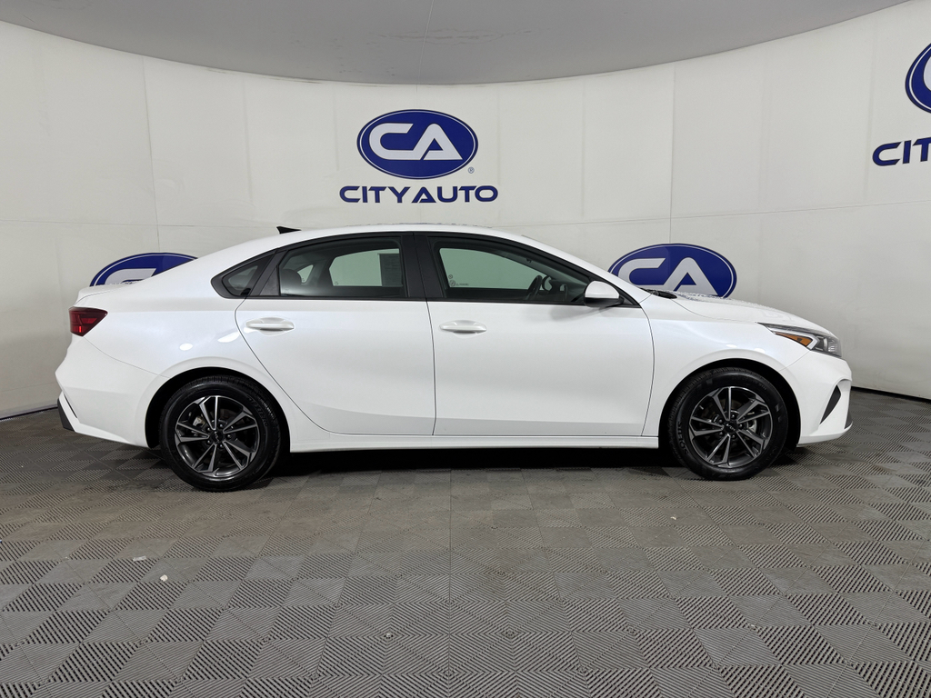Vehicle image 4 of 25