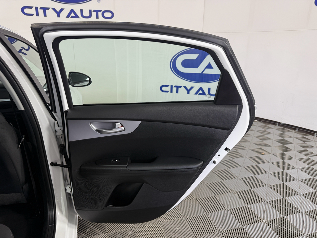 Vehicle image 14 of 25