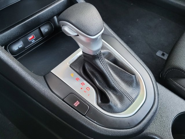 Vehicle image 21 of 27