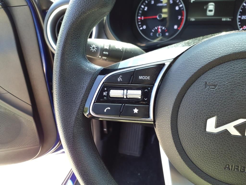 Vehicle image 21 of 35