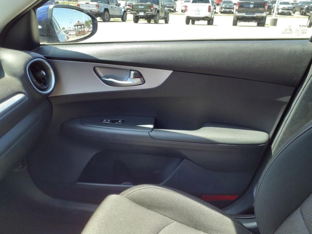 Vehicle image 29 of 35