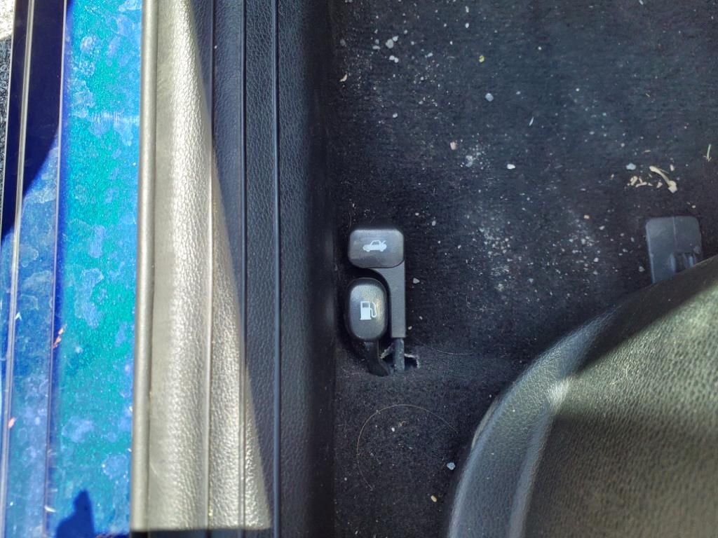Vehicle image 18 of 35
