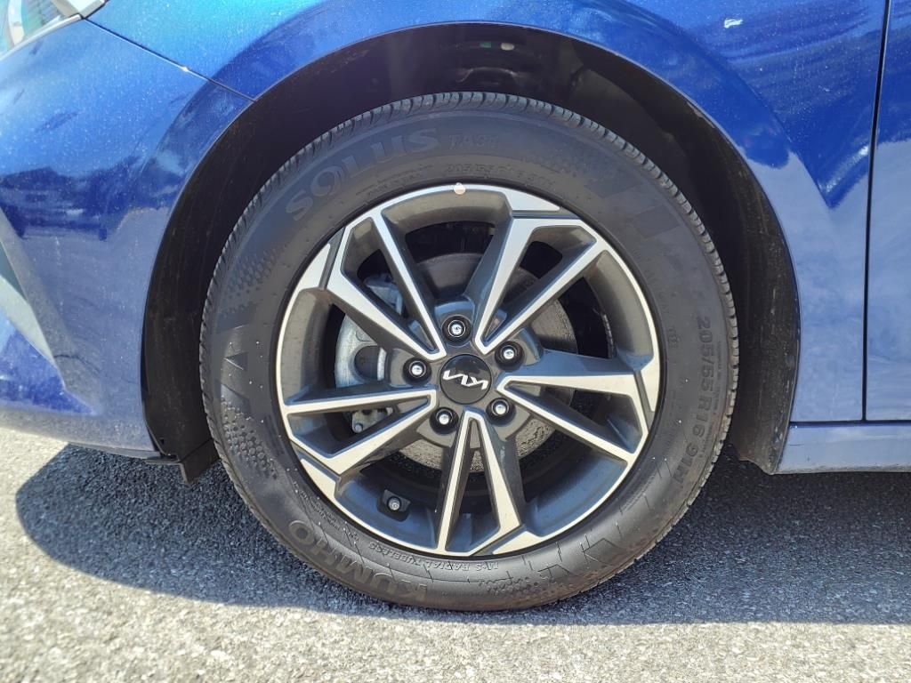 Vehicle image 10 of 35