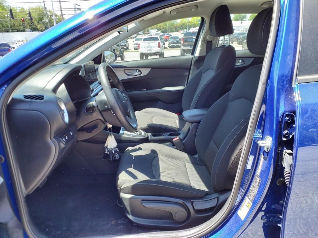 Vehicle image 11 of 35
