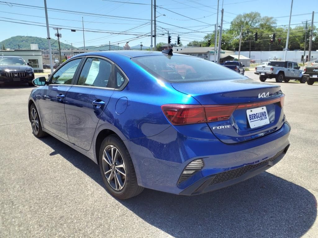 Vehicle image 8 of 35