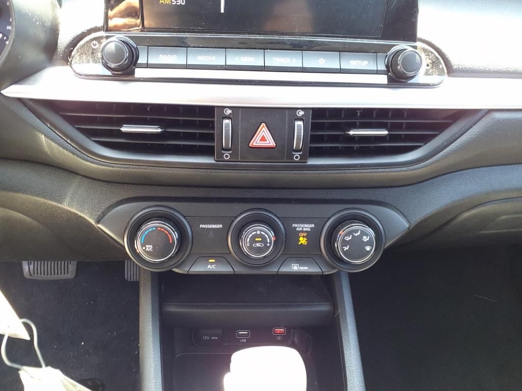 Vehicle image 25 of 35