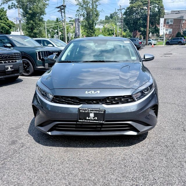 2024 Kia Forte LXS Image 2 of 11