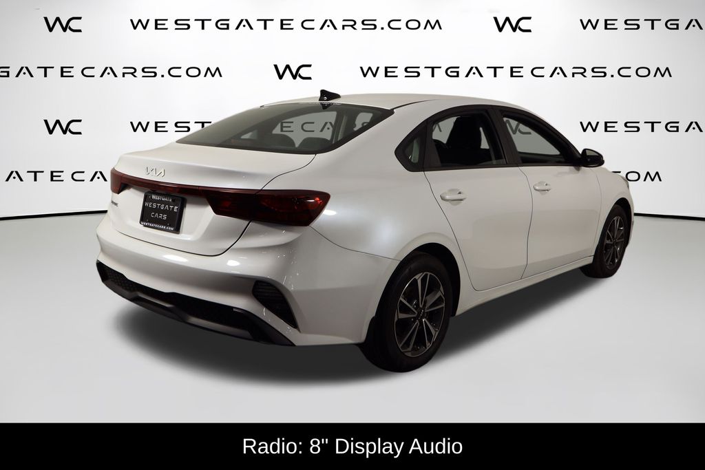 2024 Kia Forte LXS Image 2 of 39